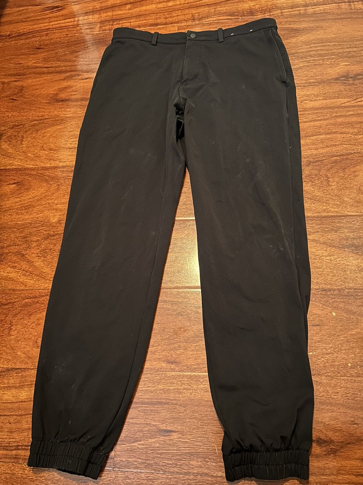 Uniqlo Uniqlo Black Jogger pants Size US 30 / EU 46 - 1 Thumbnail