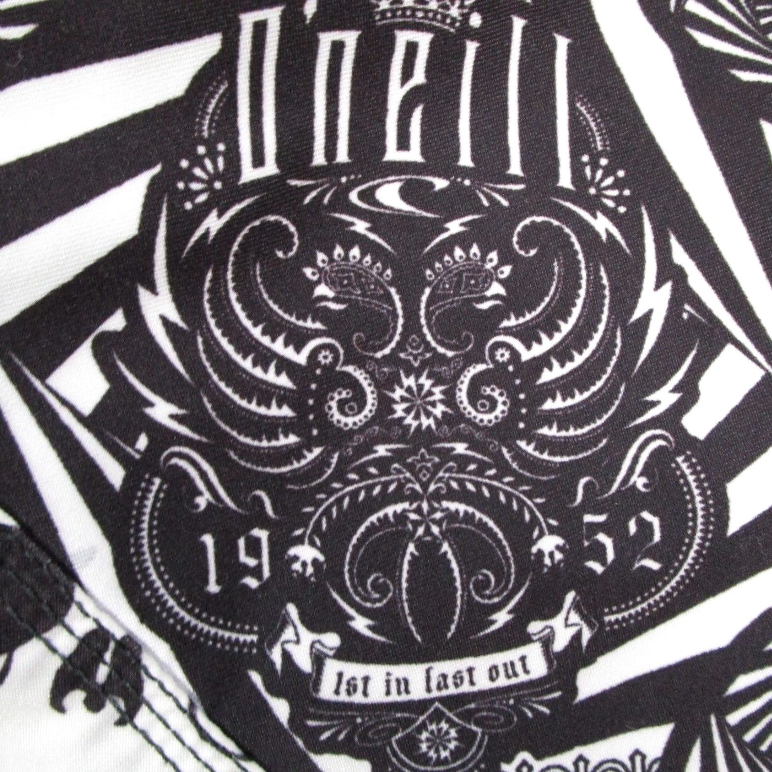 O'Neill O'Neill Santa Cruz Board Shorts Men 38 Black Skull Graphic Print Surf Trunks Y2K Geometric Multicolor Size US 38 / EU 54 - 6 Thumbnail