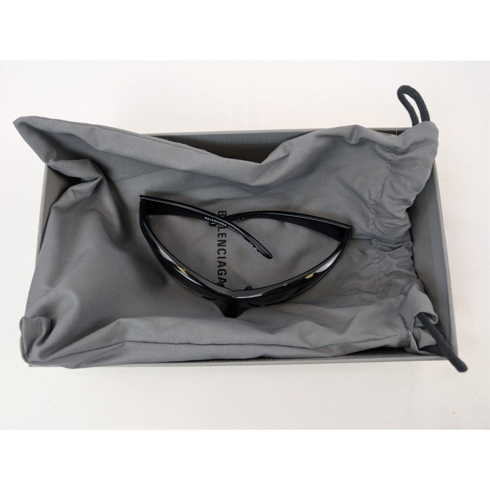 Balenciaga o1rshd1 Size: OS / Skin Cat Sunglasses in Black Size ONE SIZE - 16 Thumbnail