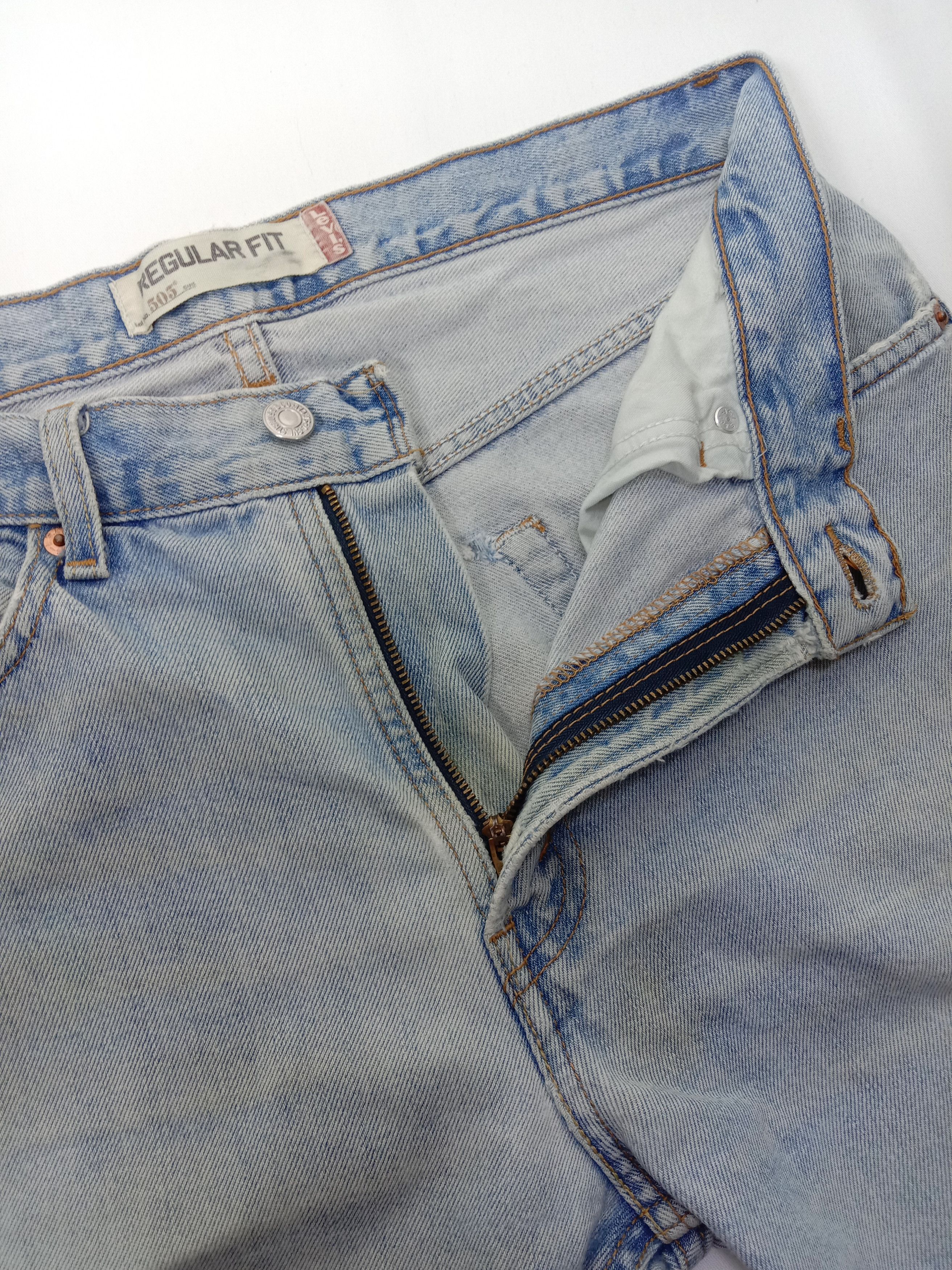 Levi's Vintage Levi's 505 Jeans Light Wash Distressed Denim Size US 32 / EU 48 - 9 Thumbnail
