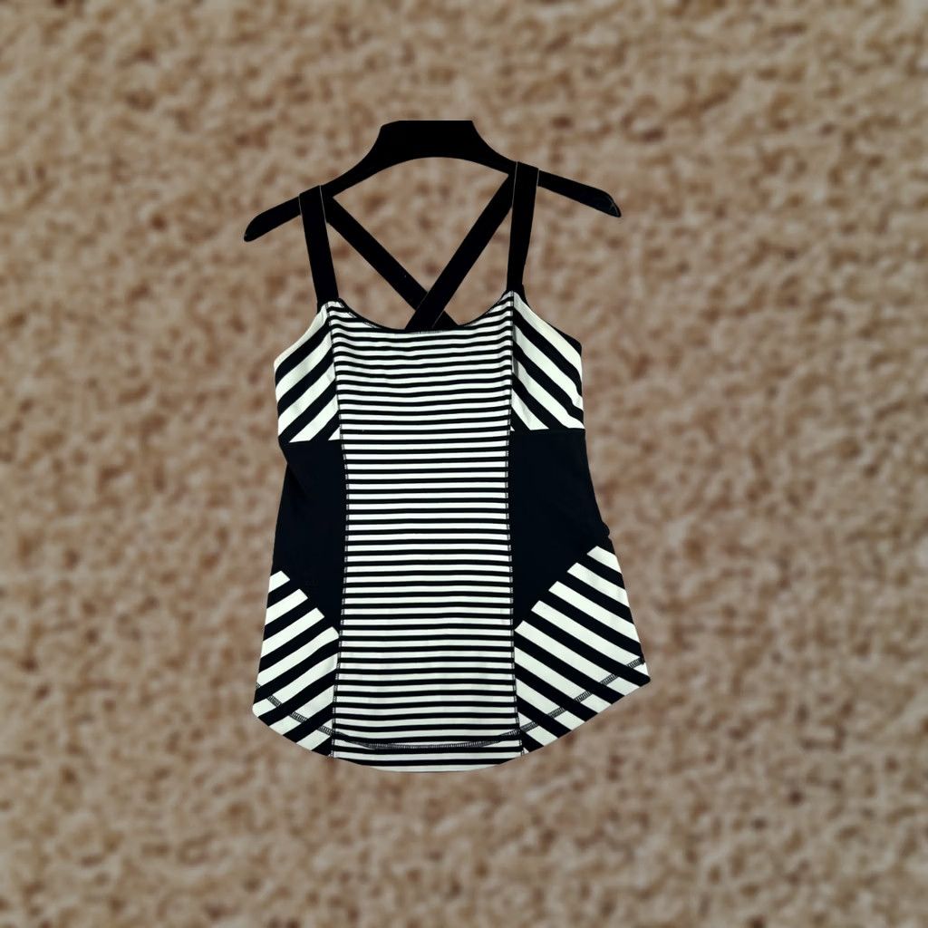 Lululemon Lululemon Shirt Women 6 Green Tank Luon Fabric W1B76S Racerback Sleeveless Built-In Bra Casual Workwear Size M / US 6-8 / IT 42-44 - 1 Thumbnail