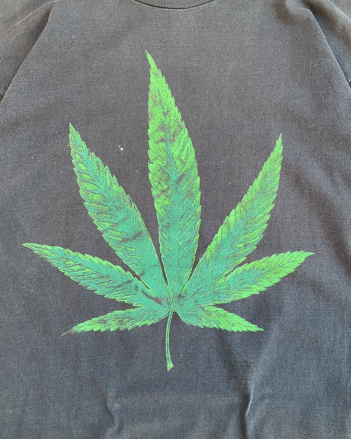 Fruit Of The Loom 1993 Cannabis Graphic Tee Size US XL / EU 56 / 4 - 2 Thumbnail