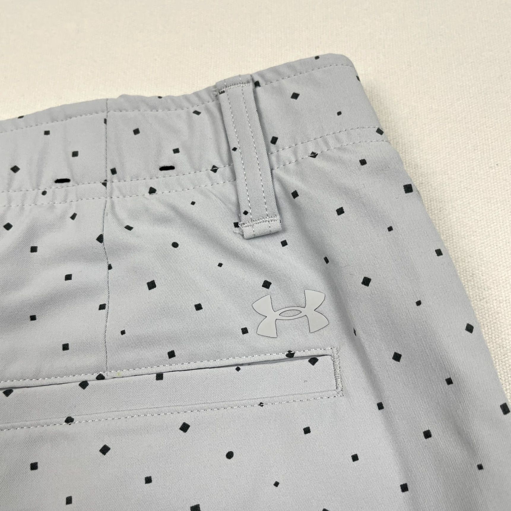 Under Armour Under Armour UA Shorts Mens 32 x 9" Gray Printed Performance Golf Chino Stretch Shorts Size US 32 / EU 48 - 3 Thumbnail