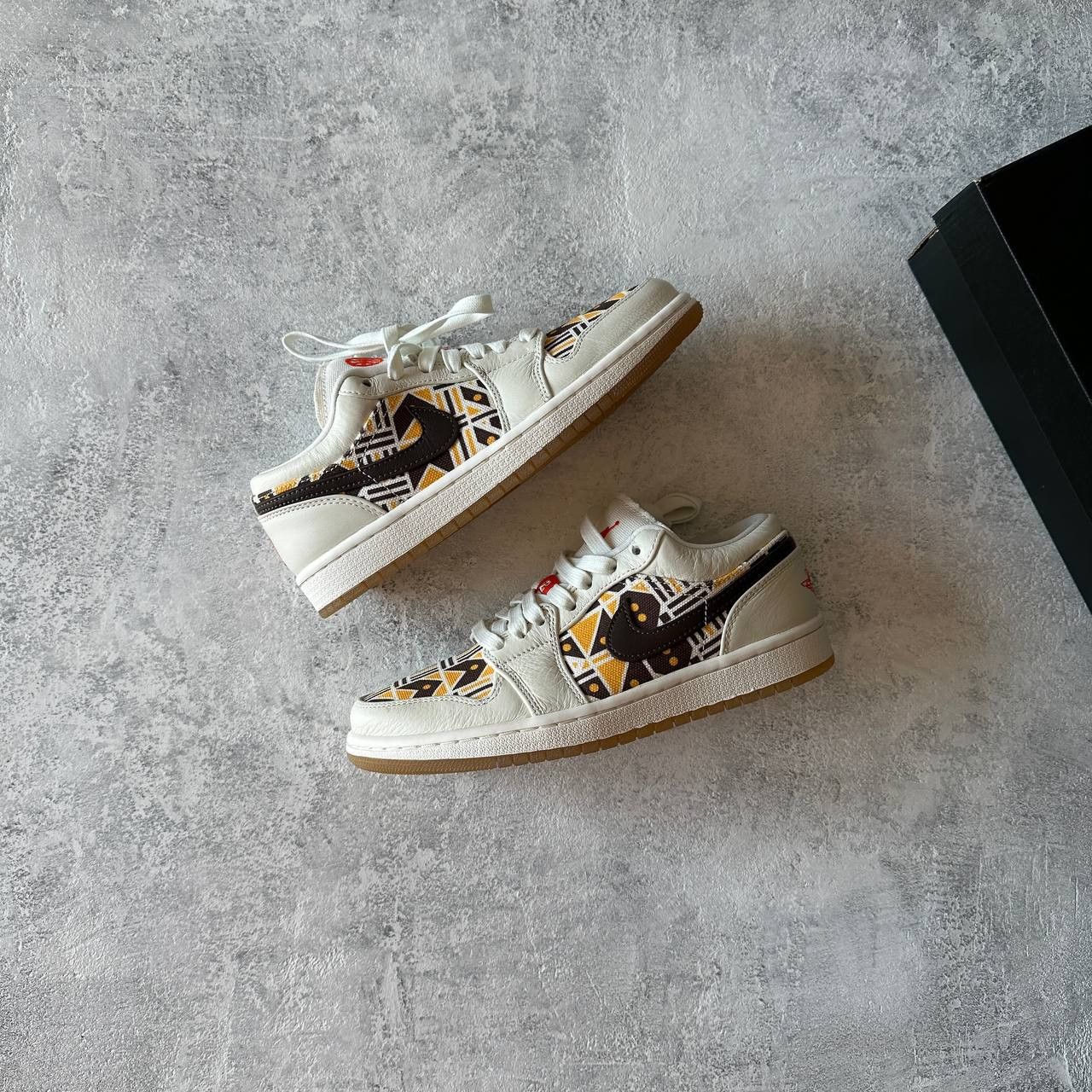 Jordan Brand Air Jordan 1 Low 'Quai 54' 2020 CZ4155-100 Size 38 Size US 7 / IT 37 - 1 Thumbnail