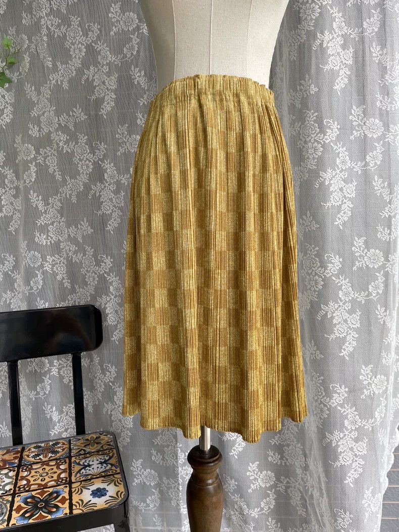 Issey Miyake Issey Miyake size:3 Yellow pleated short-sleeved top Size M / US 6-8 / IT 42-44 - 5 Thumbnail
