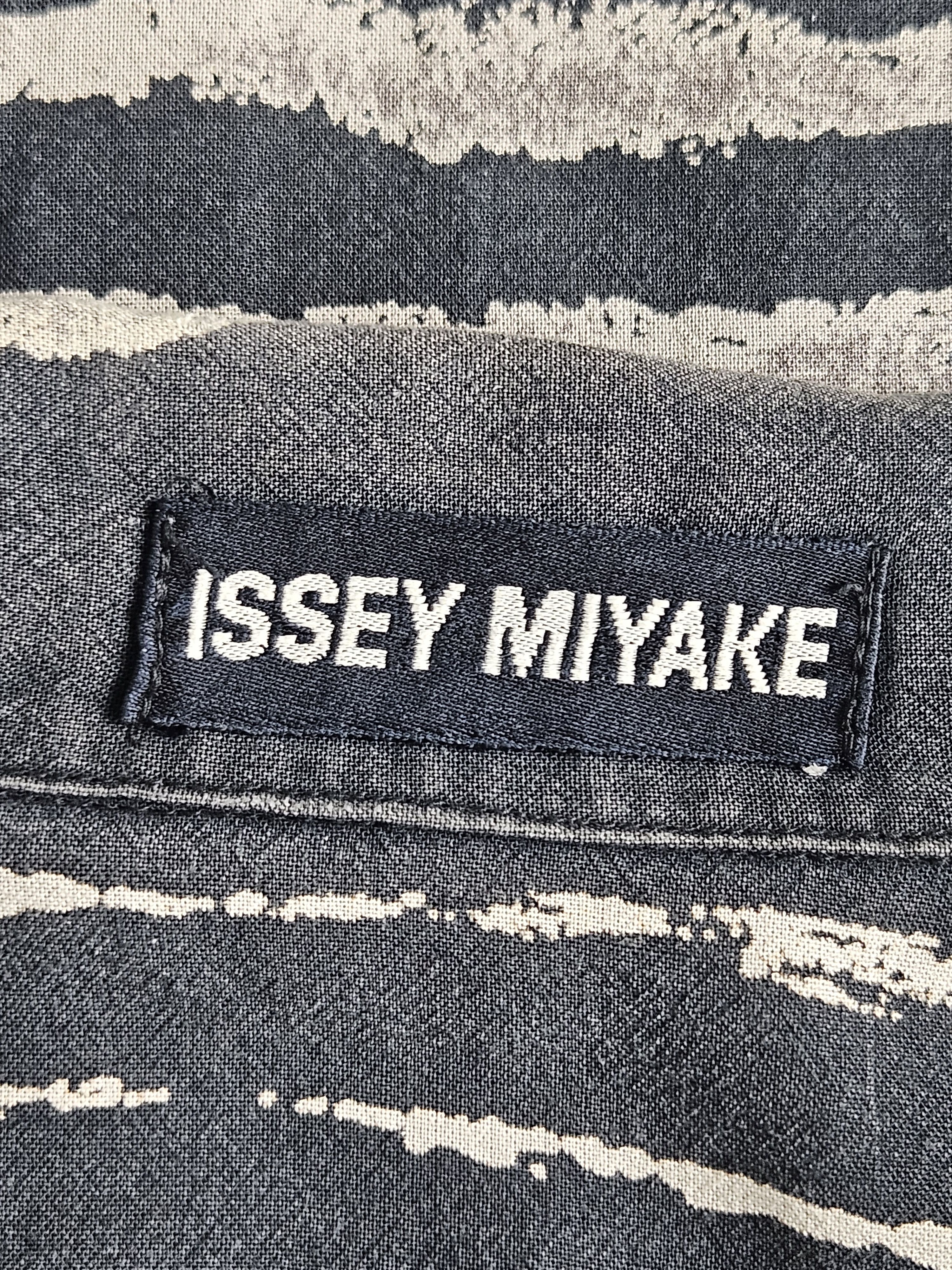 Issey Miyake Issey Miyake art motive button down rayon designer shirt Size US M / EU 48-50 / 2 - 4 Thumbnail