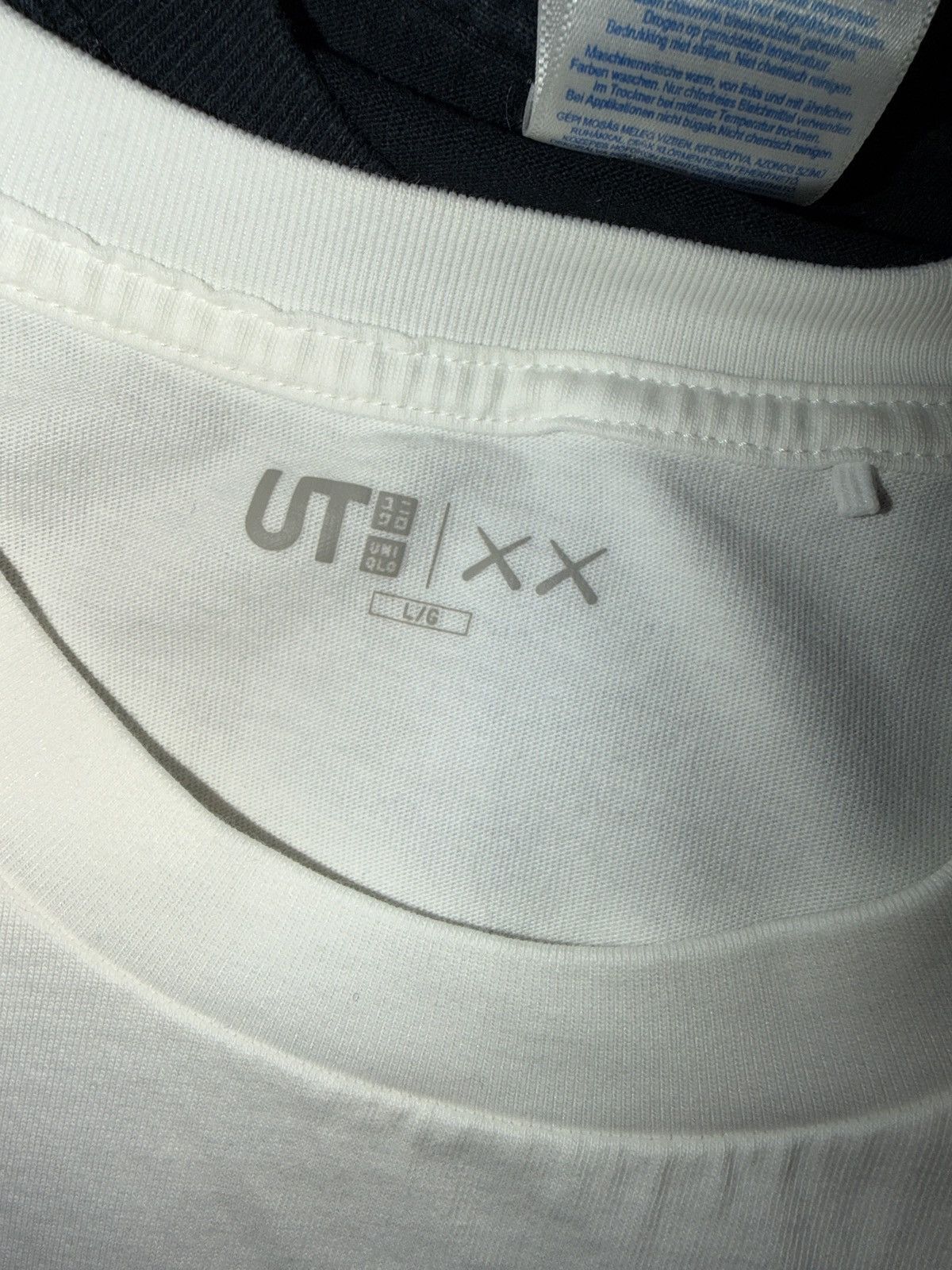 Kaws × Uniqlo Kaws X Uniqlo T-shirt Size US L / EU 52-54 / 3 - 3 Thumbnail