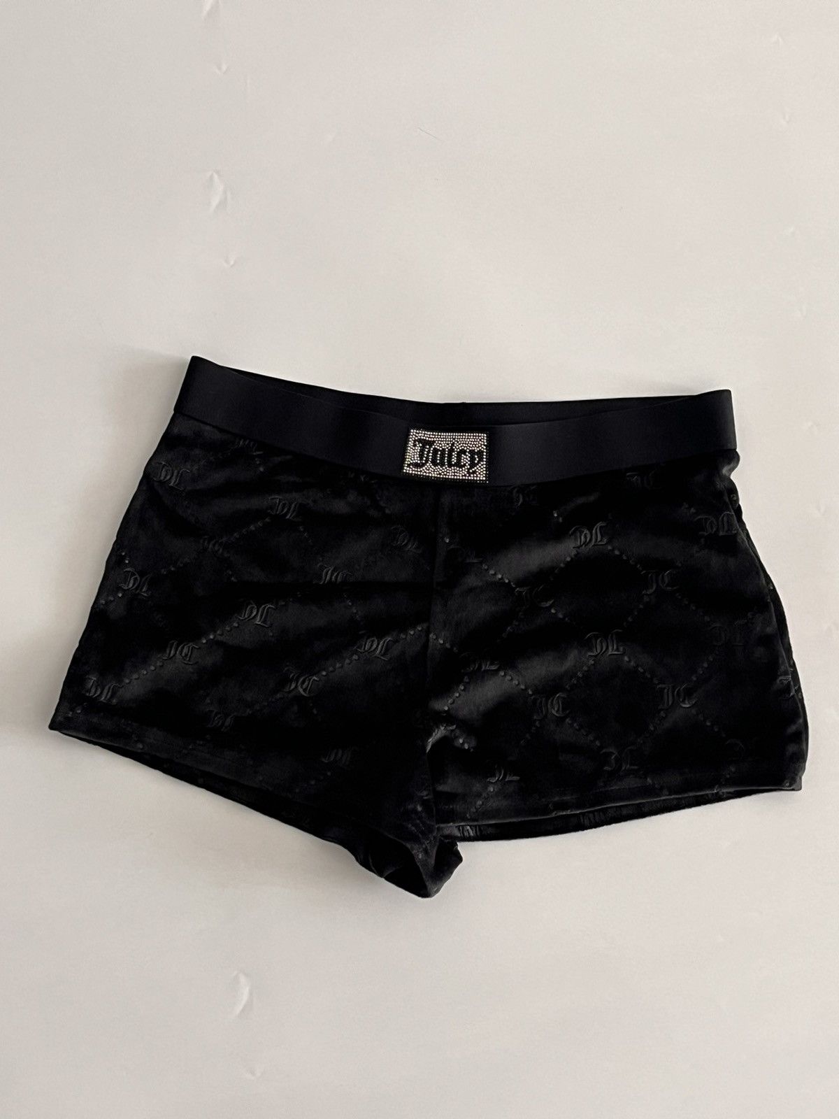 Juicy Couture Brand new Juicy Couture velvet shorts Size 27" / US 4 / IT 40 - 1 Thumbnail