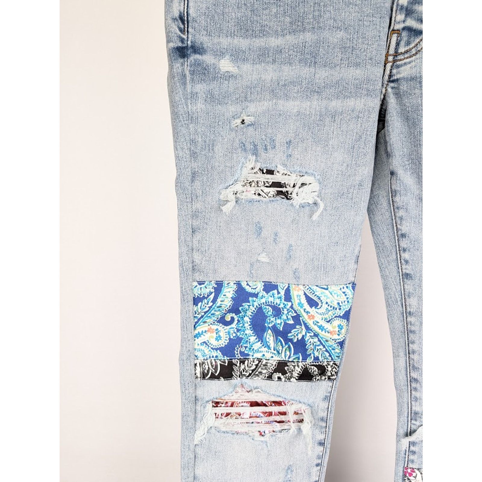 Amiri o1rshd1 Pajama Art Patch Jeans in Light Blue Size US 33 - 8 Thumbnail
