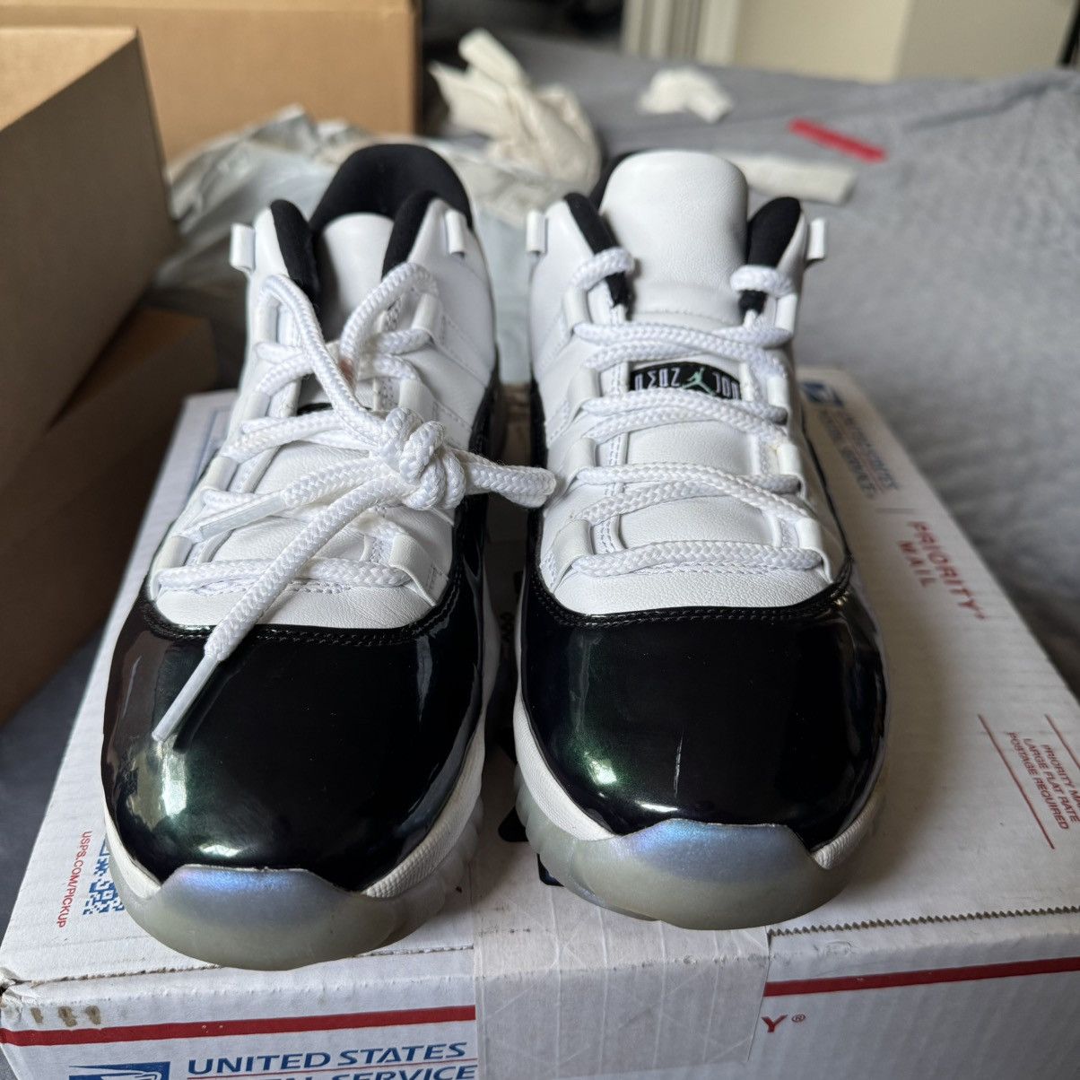 Nike JORDAN 11 RETRO LOW 'EMERALD' Size US 9.5 / EU 42-43 - 5 Thumbnail