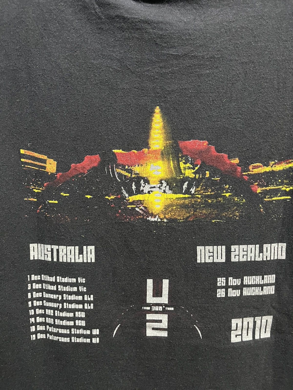 Band Tees U2 / 360 Alternative Rock Australia Tour Tee 2010s Size US M / EU 48-50 / 2 - 4 Thumbnail
