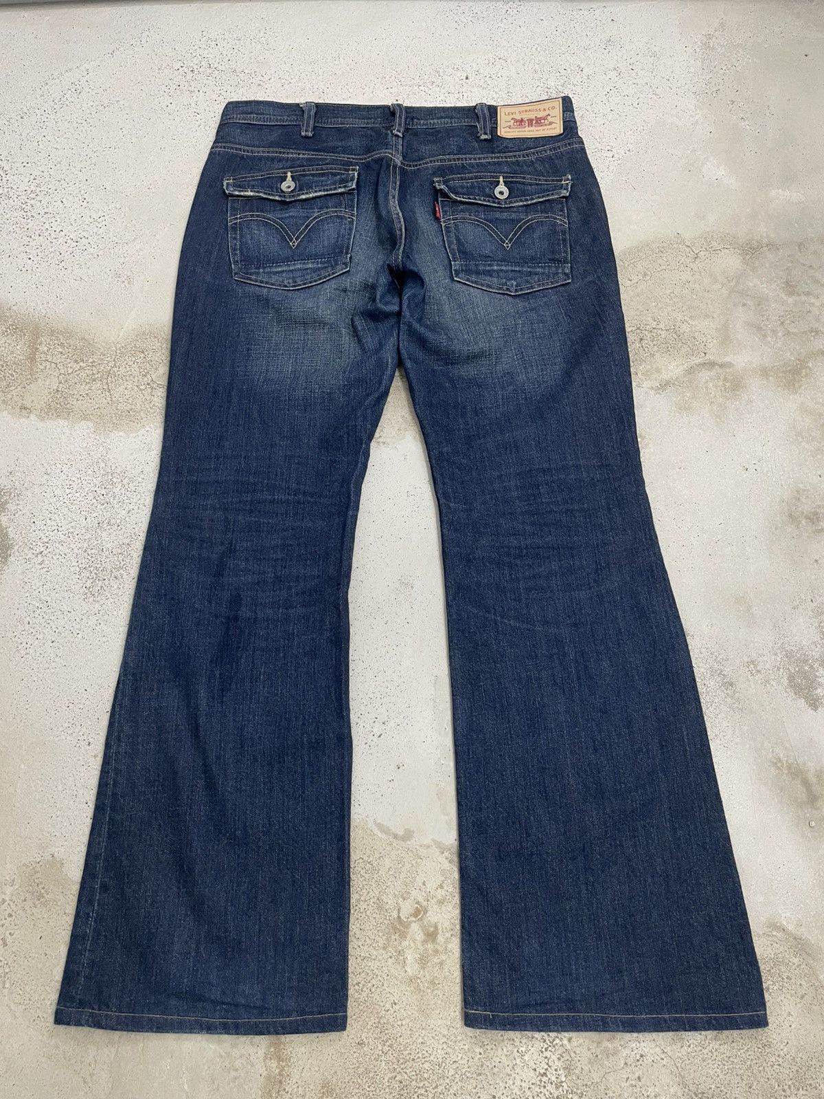 Levi's Levis Whiskering Flare Unisex Button Backpocket Size US 32 / EU 48 - 1 Thumbnail