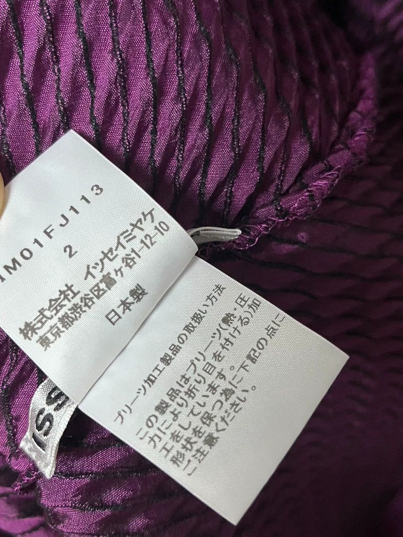 Issey Miyake Issey Miyake size:2 A deep purple fish-scale pleated blous Size S / US 4 / IT 40 - 5 Thumbnail