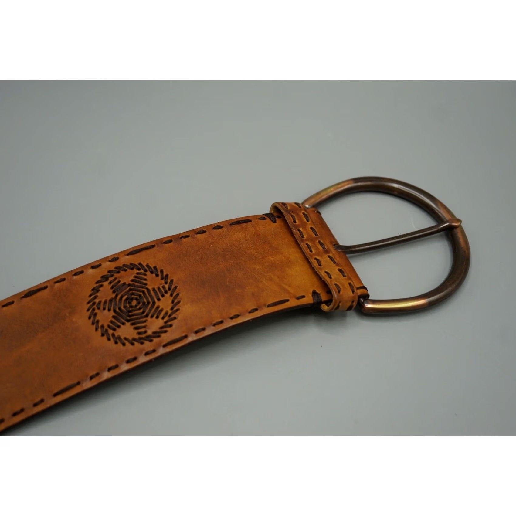 Vintage VINTAGE Max Studio Cognac Italian Leather Wide Boho Whipstitch Belt Brown LP02229MS Size ONE SIZE - 2 Thumbnail