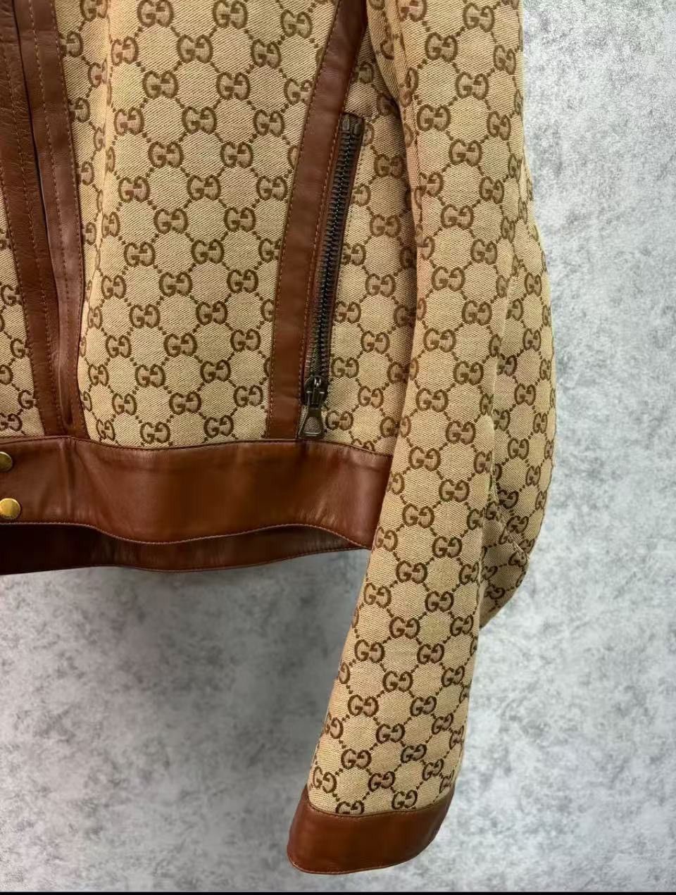 Gucci gucci brown full print logo round neck zip-up jacket Size US M / EU 48-50 / 2 - 4 Thumbnail