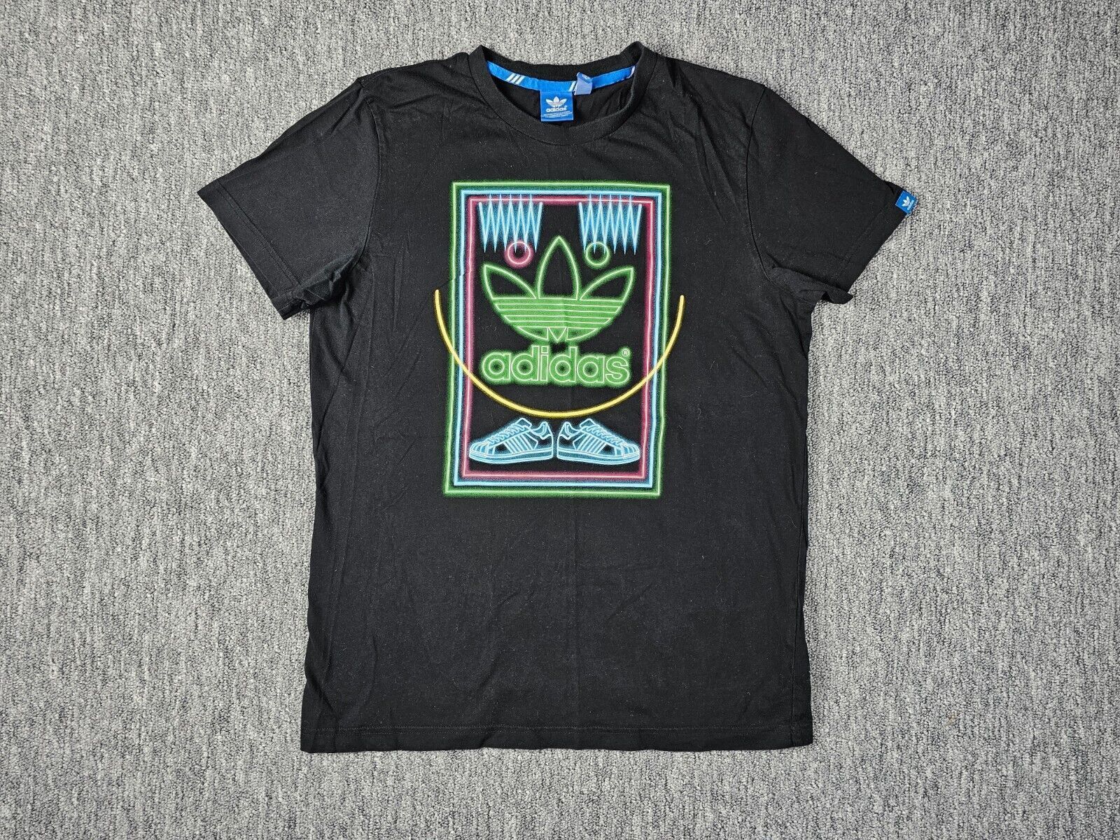 Adidas 2014 Adidas Originals Neon Sneaker Trefoil Graphic T-Shirt M Size US M / EU 48-50 / 2 - 1 Thumbnail