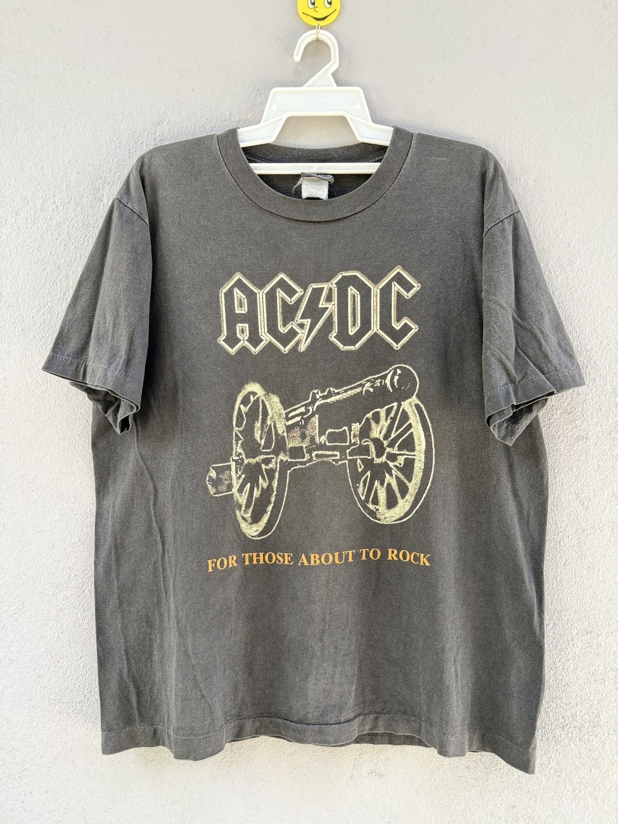 Band Tees Thrashed Vintage 90s ACDC WE SALUTE YOU Rock Grunge Faded T Size US L / EU 52-54 / 3 - 1 Thumbnail