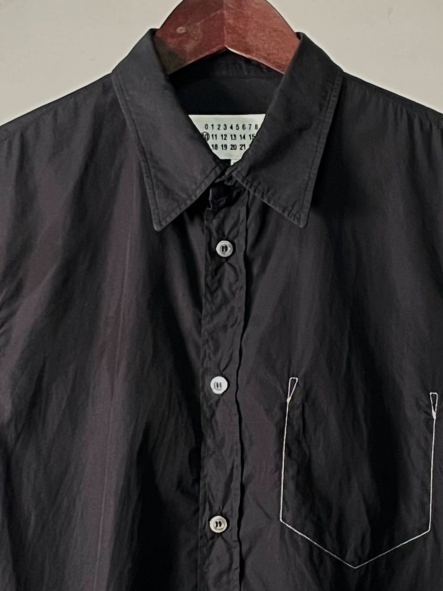 Maison Margiela Maison Margiela S/S19 Reverse Stitch Pocket Shirt Size US S / EU 44-46 / 1 - 1 Thumbnail