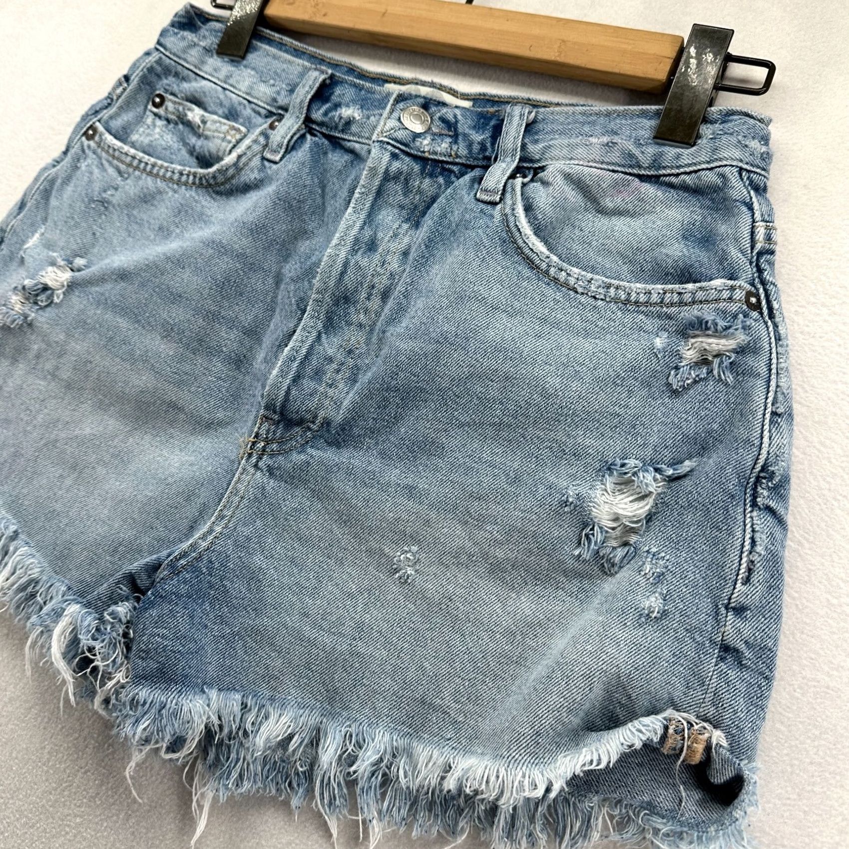 Vintage We The Free Mom Shorts Blue Women's 30 Distressed Light Wash Denim Pockets Size 30" / US 8 / IT 44 - 3 Thumbnail