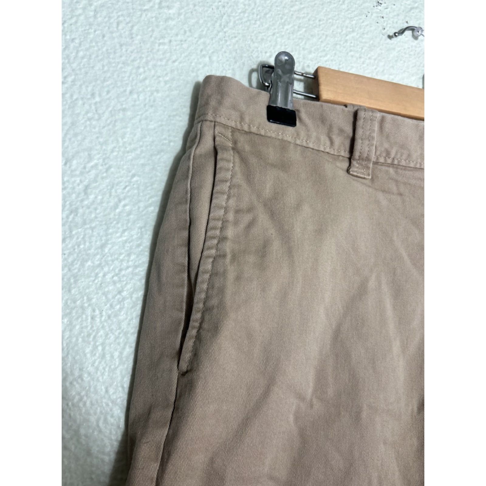 J.Crew J.CREW Chino Shorts Mens 33 Beige Khaki Cotton Elastane Regular 8" Inseam Zip Flat Front Stains Size US 33 - 4 Thumbnail