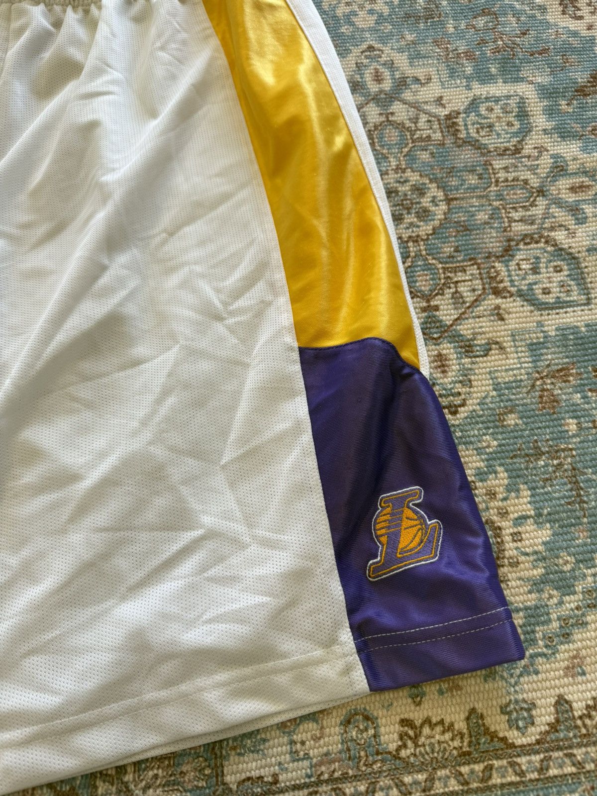 Champion Vintage 90s LA Lakers NBA Champion Basketball Shorts Size XL Size US 36 / EU 52 - 4 Thumbnail