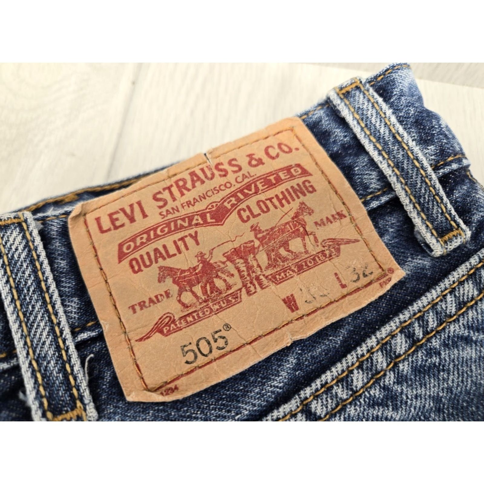 Levi's Levi's 505 Regular Fit Jeans Mens 38 X 32 Blue Denim Levi's 505 Jeans Men Regular Size 38 Size US 38 / EU 54 - 4 Thumbnail