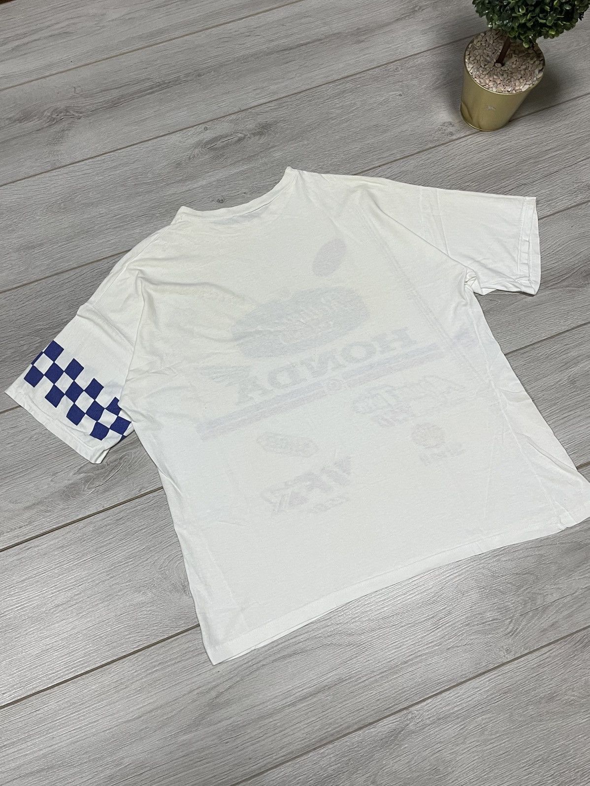 Honda Honda Rothmans racing shell vintage t-shirt Size US L / EU 52-54 / 3 - 5 Thumbnail