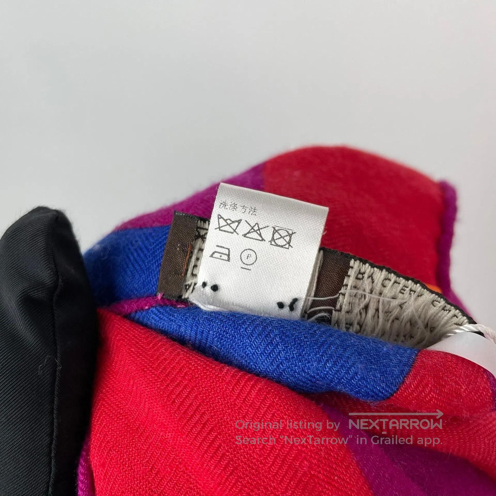 Hermes Hermes Cashmere Silk Triangle Scarf. Size ONE SIZE - 6 Thumbnail