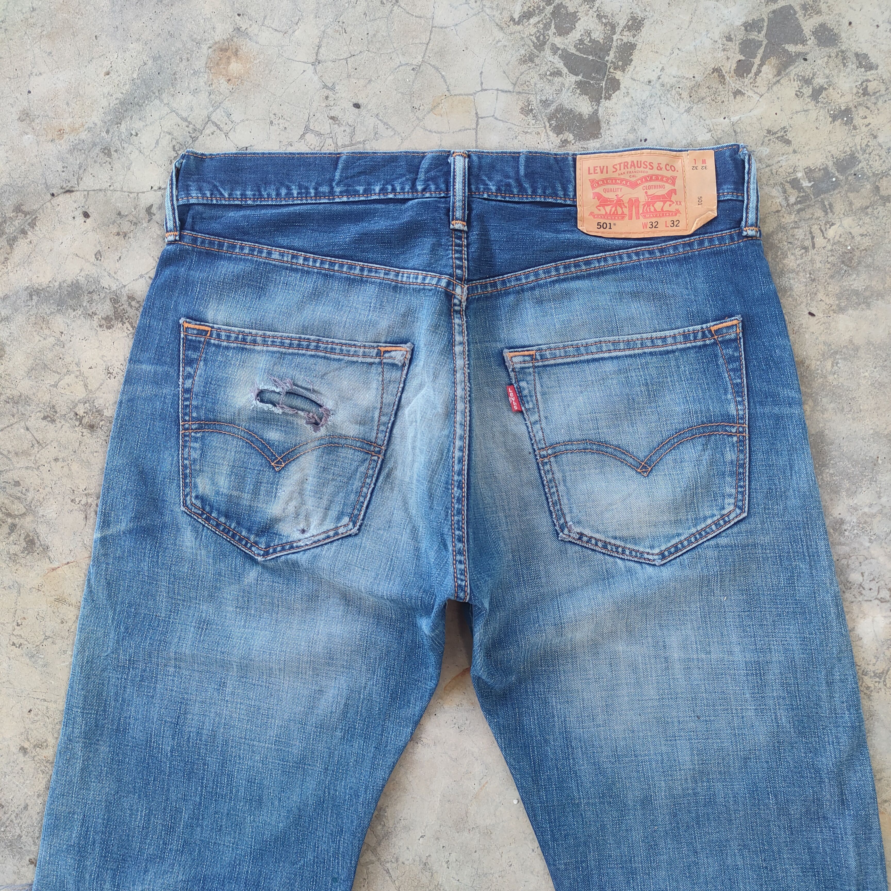 Levi's VINTAGE LEVI'S 501 PREMIUM RIPPED FADED JEANS DENIM PANTS Size US 33 - 10 Thumbnail