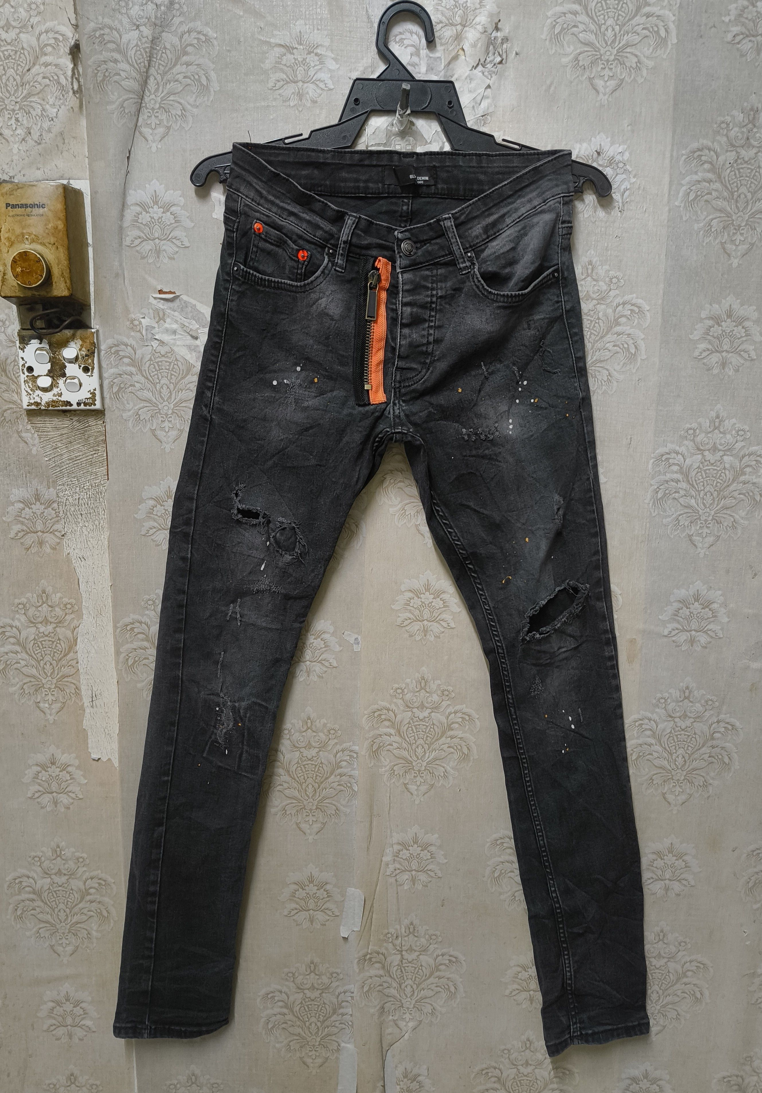Japanese Brand BLVCK DENIM DISTRESSED ART JEANS SKINNY FIT Size US 30 / EU 46 - 1 Thumbnail