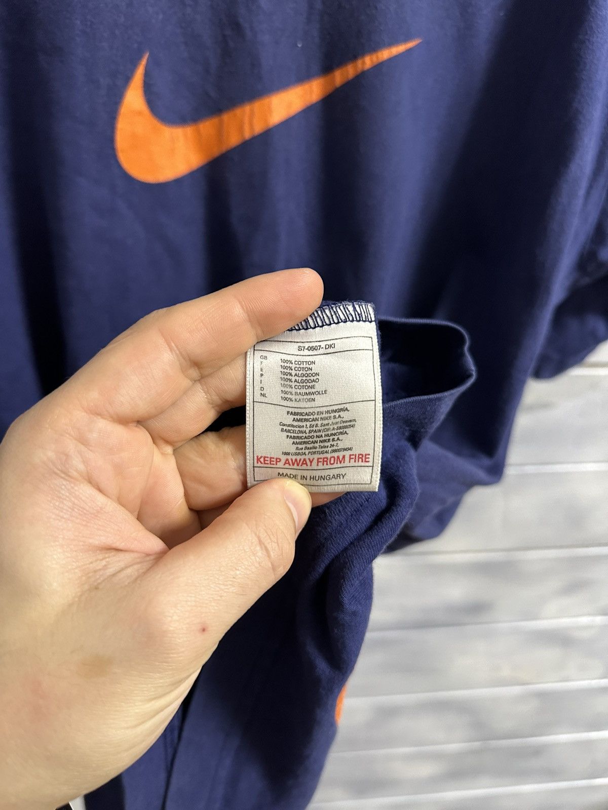 Nike Rare Vintage T-Shirt Nike Big Swoosh Centr Logo. Size US L / EU 52-54 / 3 - 10 Thumbnail
