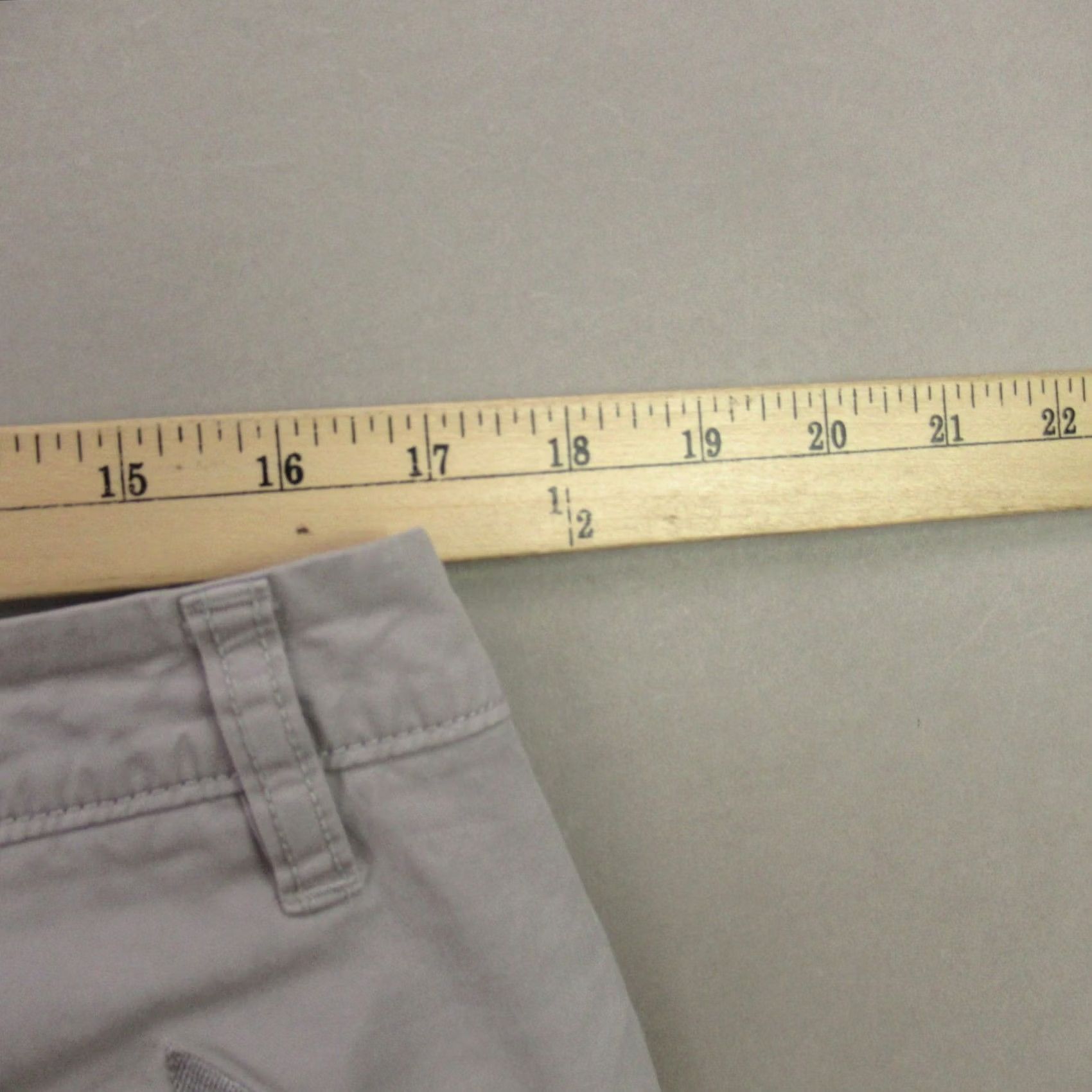 UNTUCKit UNTUCKit Shorts Mens 34 Chino Pockets Golf Button Lightweight Outdoor Gray Size US 34 / EU 50 - 7 Thumbnail