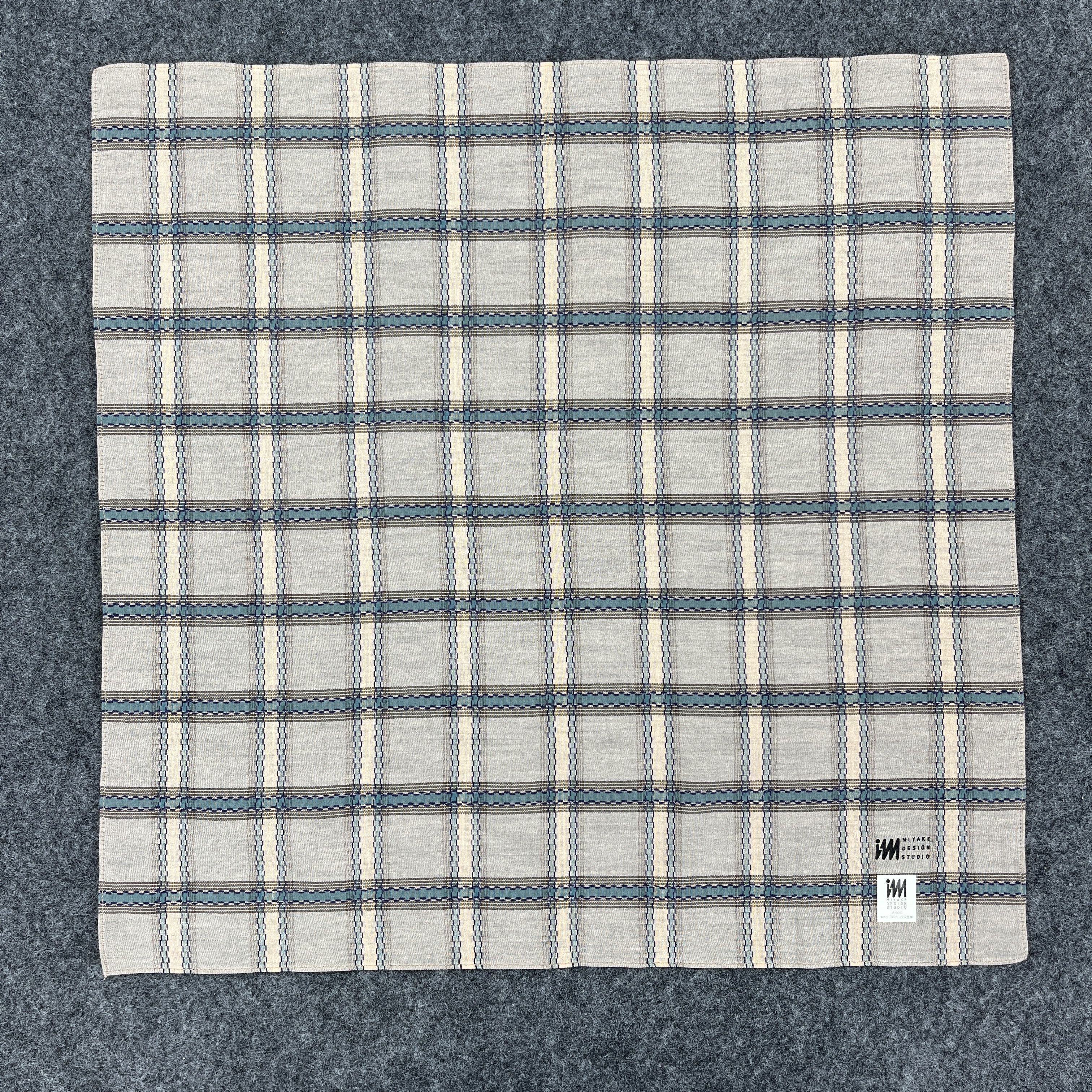 Issey Miyake Issey Miyake Handkerchief / Bandana / Neckerchief B235 Size ONE SIZE - 2 Thumbnail