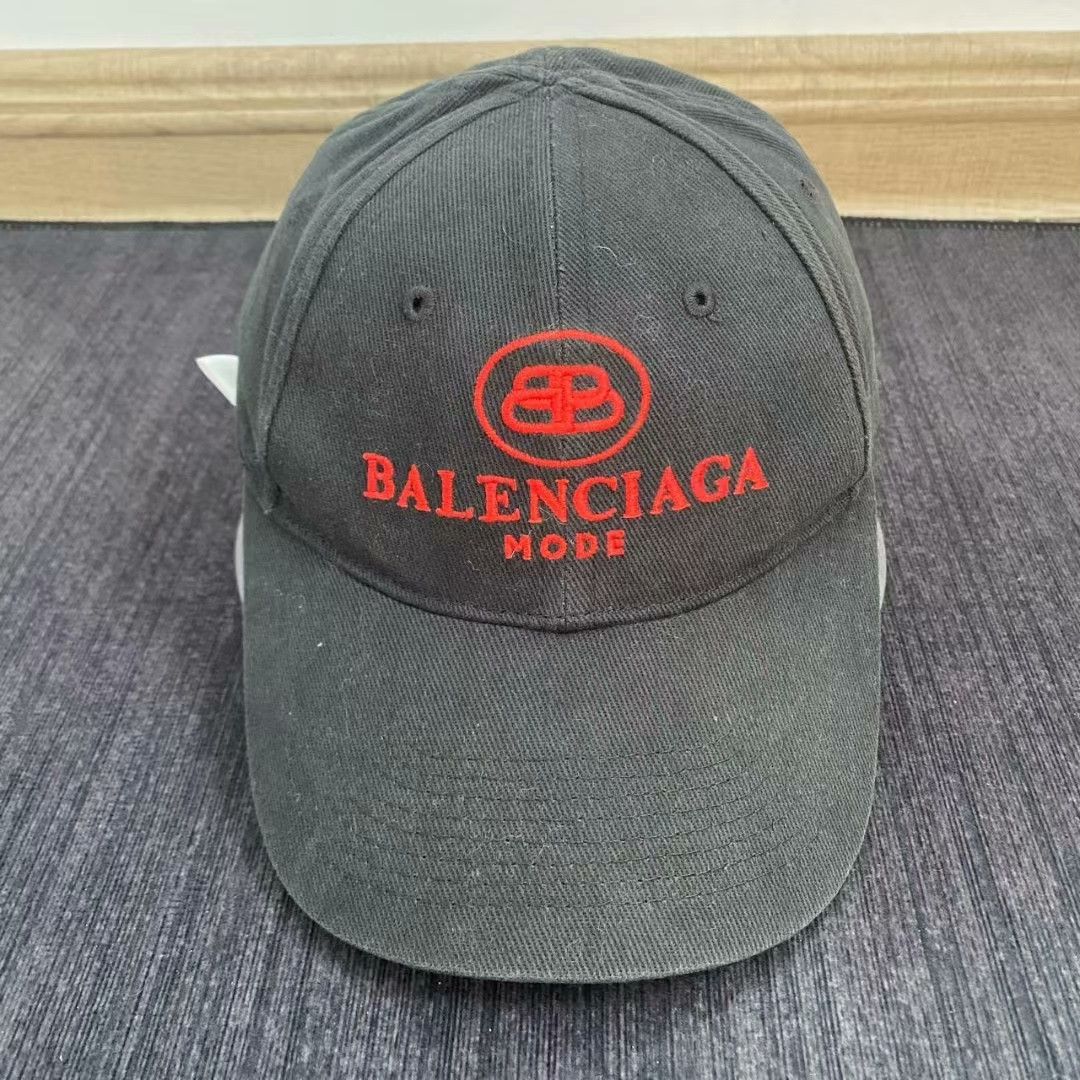 Balenciaga Balenciaga Black and Red Lock Baseball Cap 2501-Nextarrow Size ONE SIZE - 1 Thumbnail