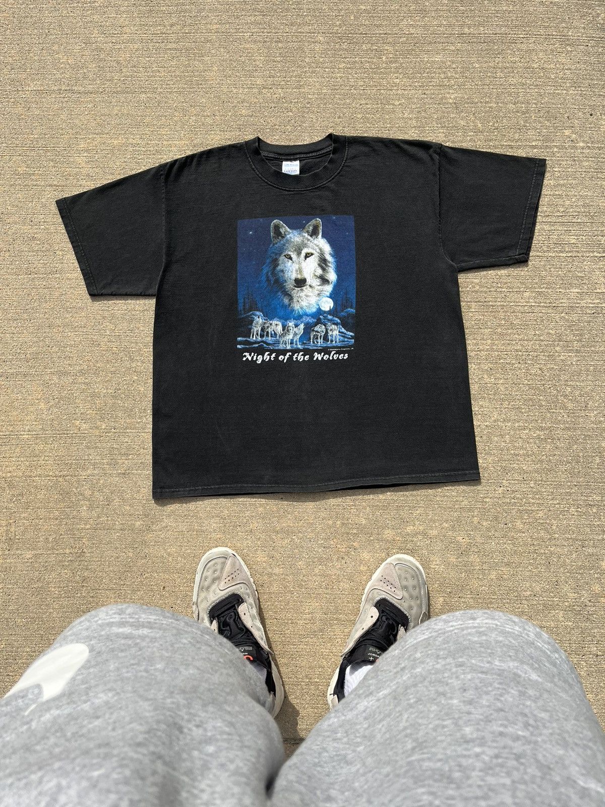 Vintage VINTAGE Y2K ANIMALS “NIGHT of the WOLVES” FADED T-SHIRT Size US XL / EU 56 / 4 - 1 Thumbnail