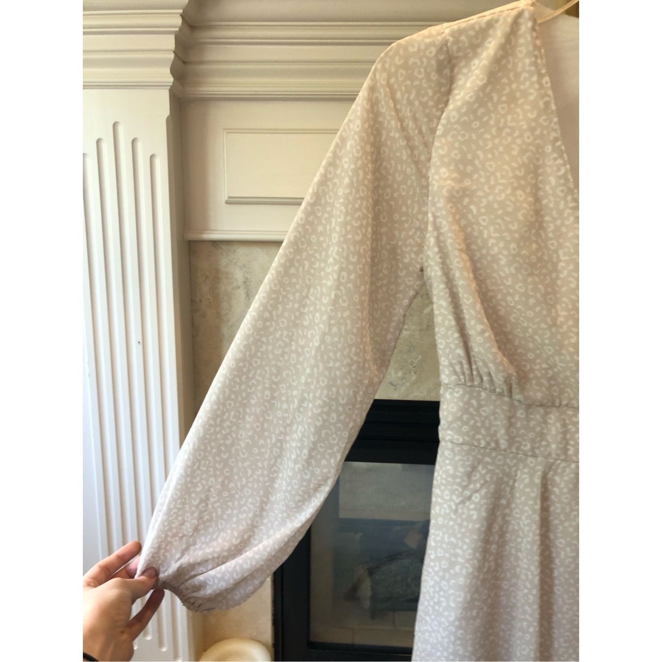 Other Japna Women’s Cream and White Leopard Print V Neck Short Dre Size M / US 6-8 / IT 42-44 - 4 Thumbnail
