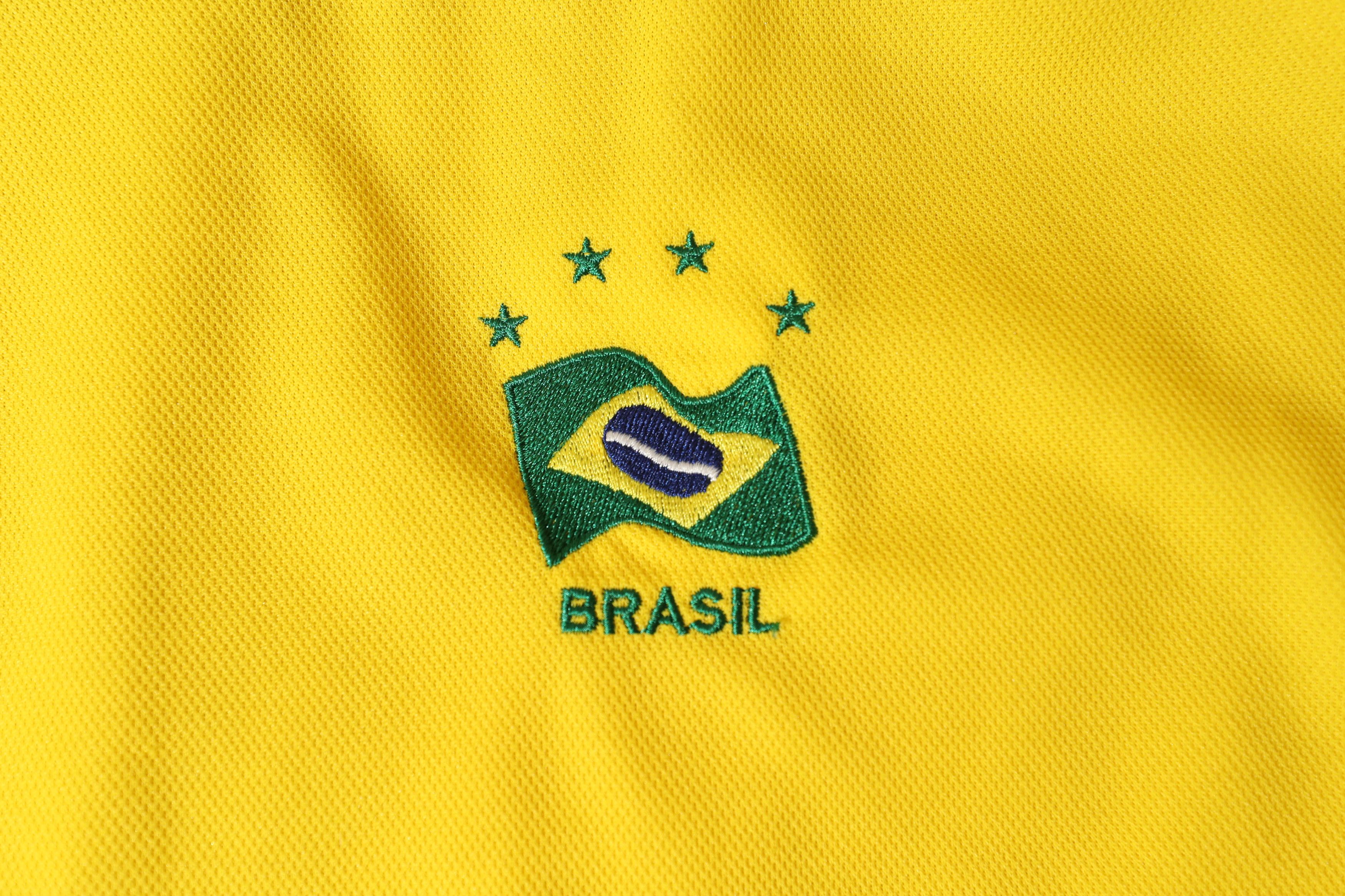 Vintage Vintage Lambra Brazil Soccer Jersey (L) Size US L / EU 52-54 / 3 - 5 Thumbnail