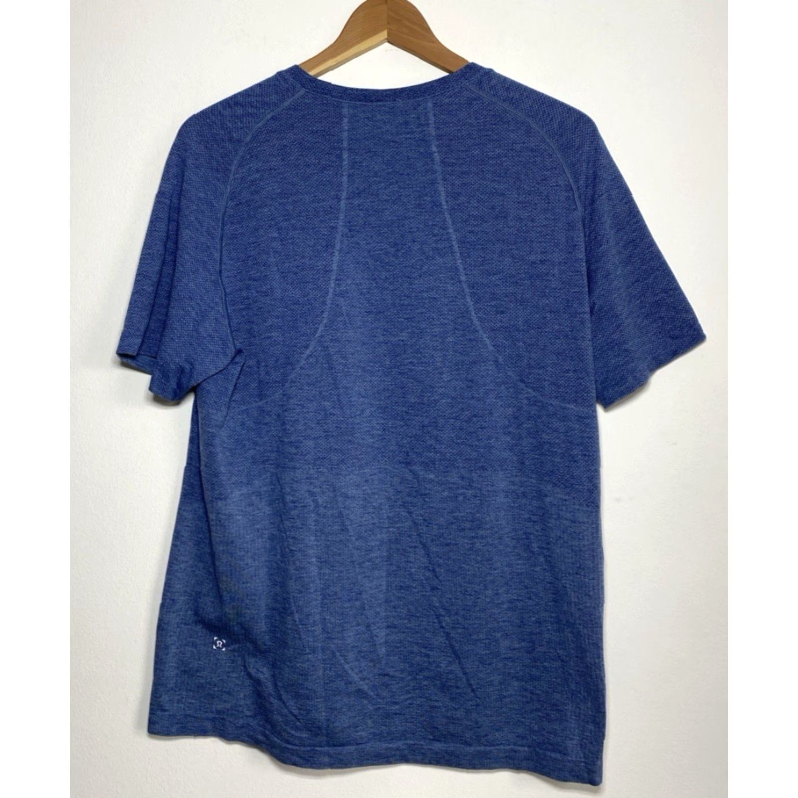 Lululemon VINTAGE Men's Lululemon Metal Vent Tech T-Shirt Blue L Size US L / EU 52-54 / 3 - 2 Thumbnail