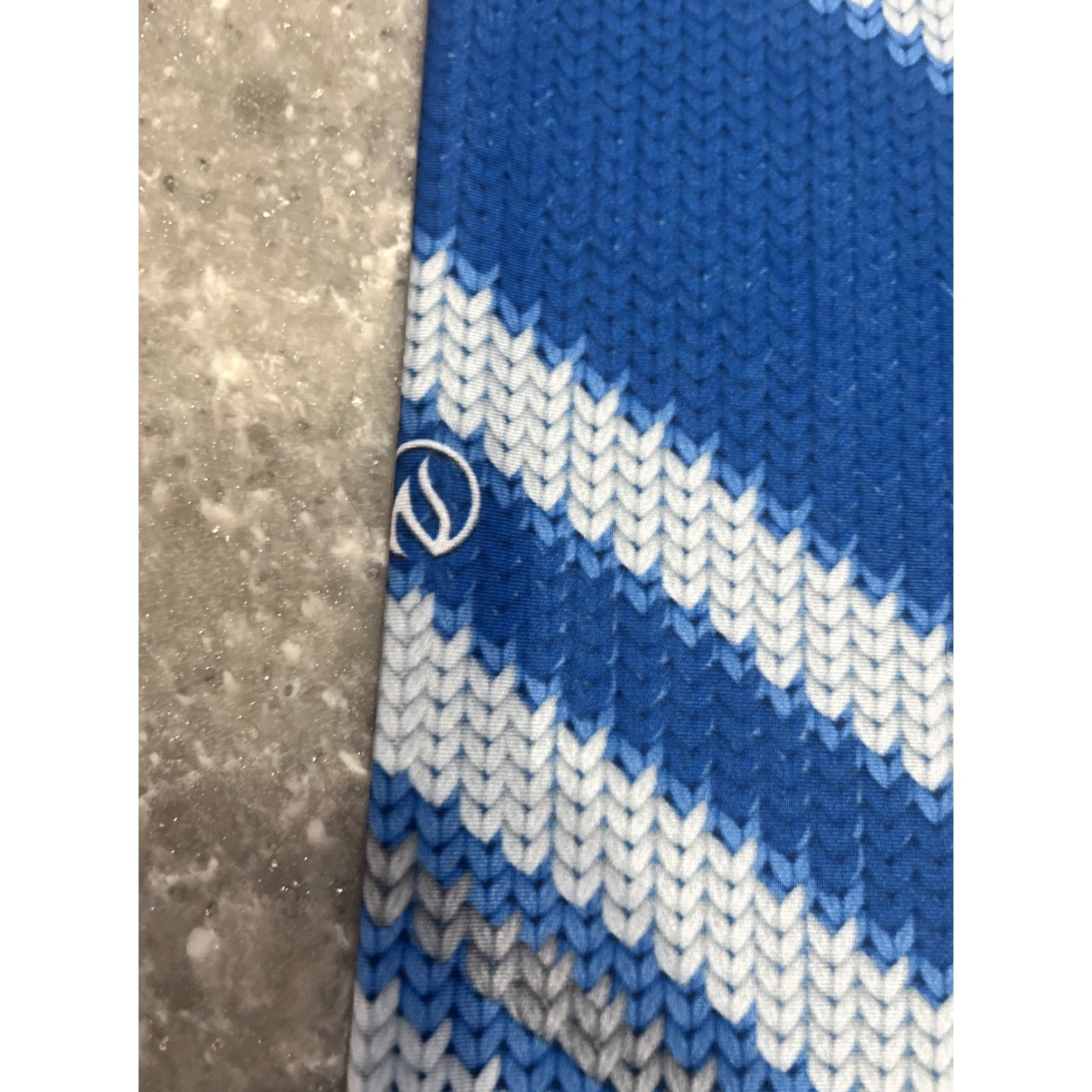 Vintage INKnBURN Leggings Womens 0 Blue Pockets Geometric Print Activewear Compression 0 Womens blue sweater print pockets Size XS / US 0-2 / IT 36-38 - 8 Thumbnail
