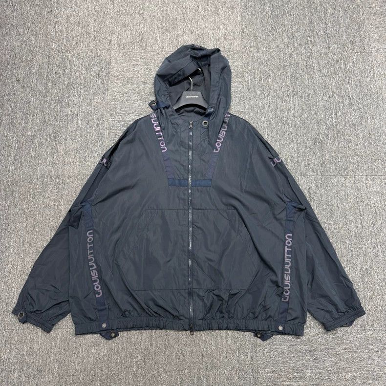 Louis Vuitton Louis Vuitton LV Logo Hooded Jacket Size US XL / EU 56 / 4 - 1 Thumbnail