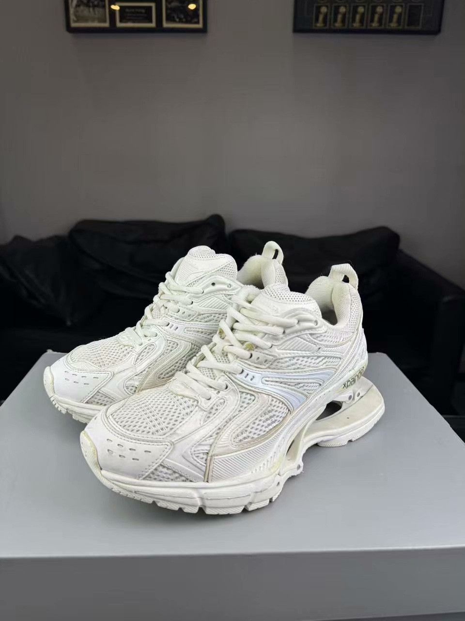 Balenciaga Balenciaga White Lowtop Sneakers us_6 Women Size US 6 / IT 36 - 1 Thumbnail