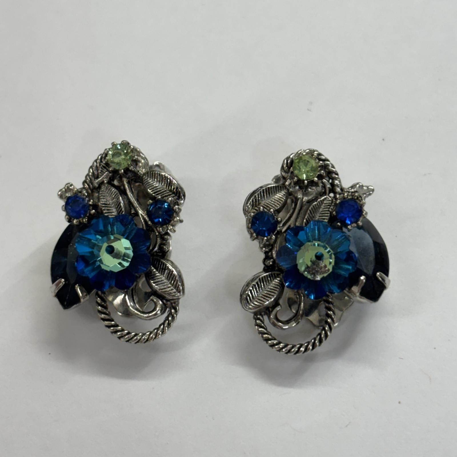 Other Vtg uranium glass silver tone clip on earrings Size ONE SIZE - 1 Thumbnail