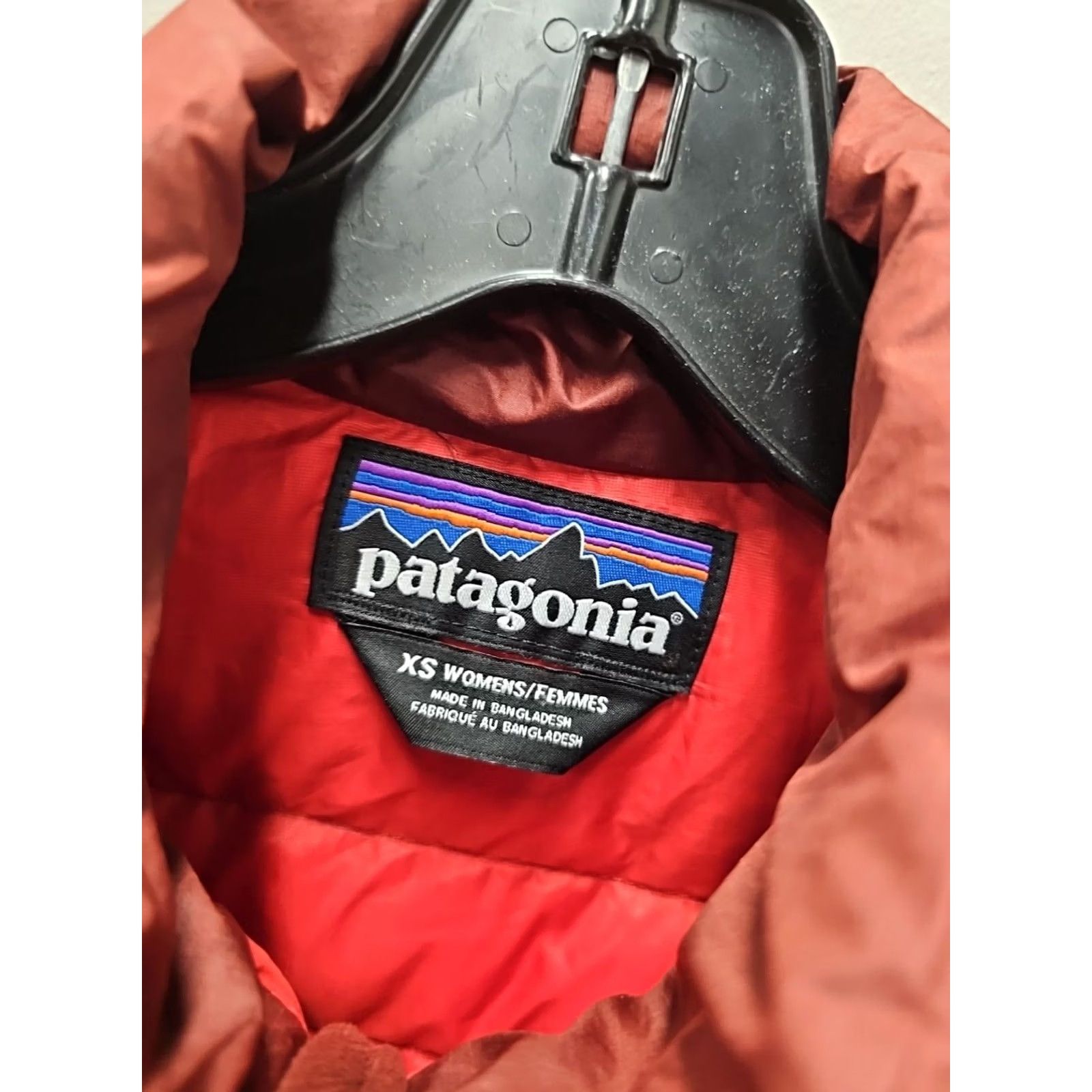 Patagonia Patagonia Jacket Maroon Size XS Regular Solid Puffer Coat Wind-Resistant Hooded Insulated Water Resistant Full Zip Logo Womens Size XS / US 0-2 / IT 36-38 - 5 Thumbnail