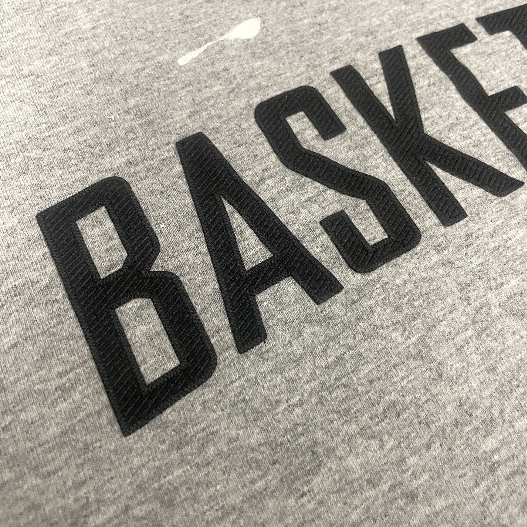Nike VINTAGE Nike Basketball Tshirt Adult L Grey Distressed Spellout Swoosh Vtg L Mens 90s Size US L / EU 52-54 / 3 - 3 Thumbnail