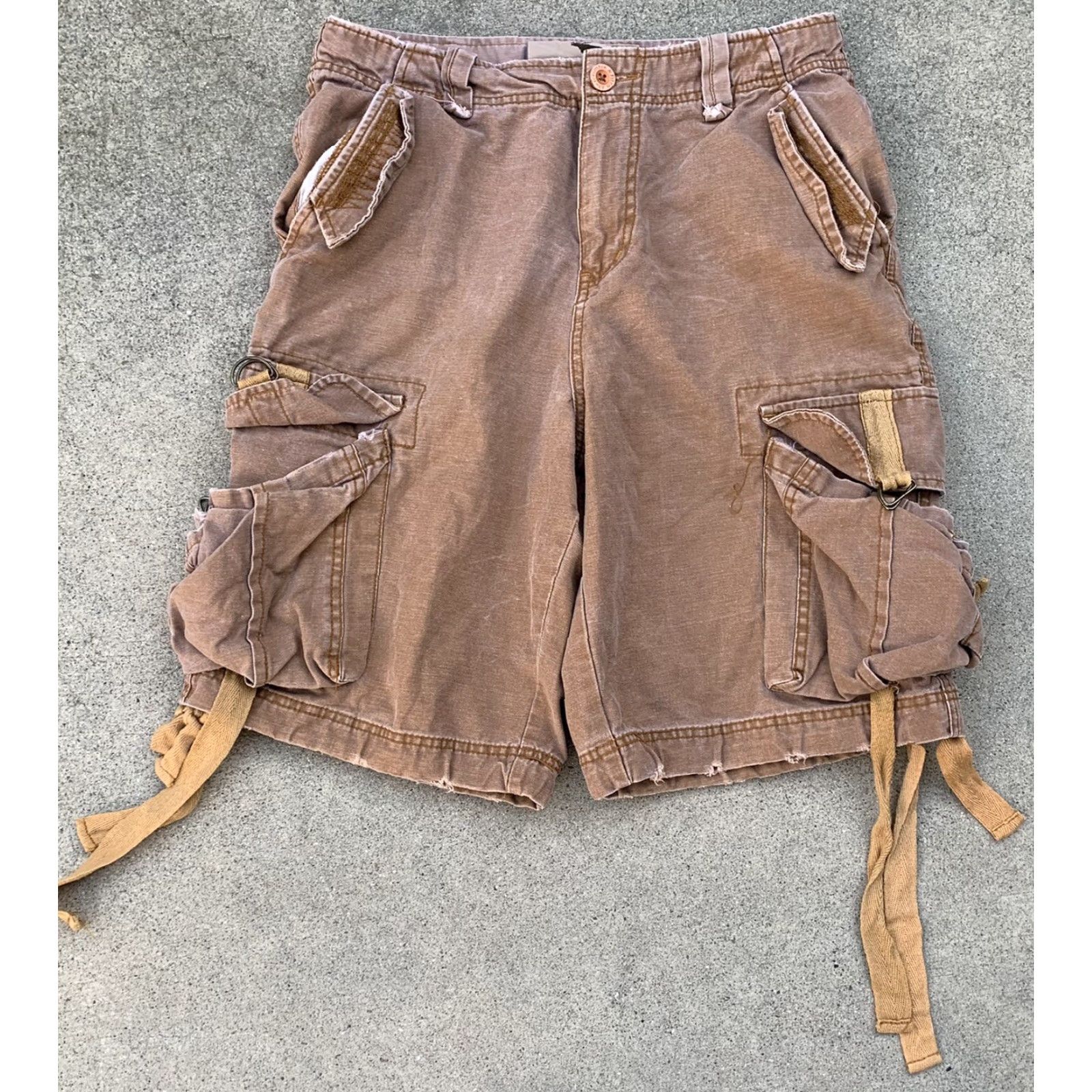 Abercrombie & Fitch Abercrombie & Fitch cargo shorts distessed A&F 1892 Size 28 Men's Cargo Shorts Brown Belt Loops 10 3/4 in Inseam Distressed Casual Daywear 28 Mens Size US 28 / EU 44 - 7 Thumbnail