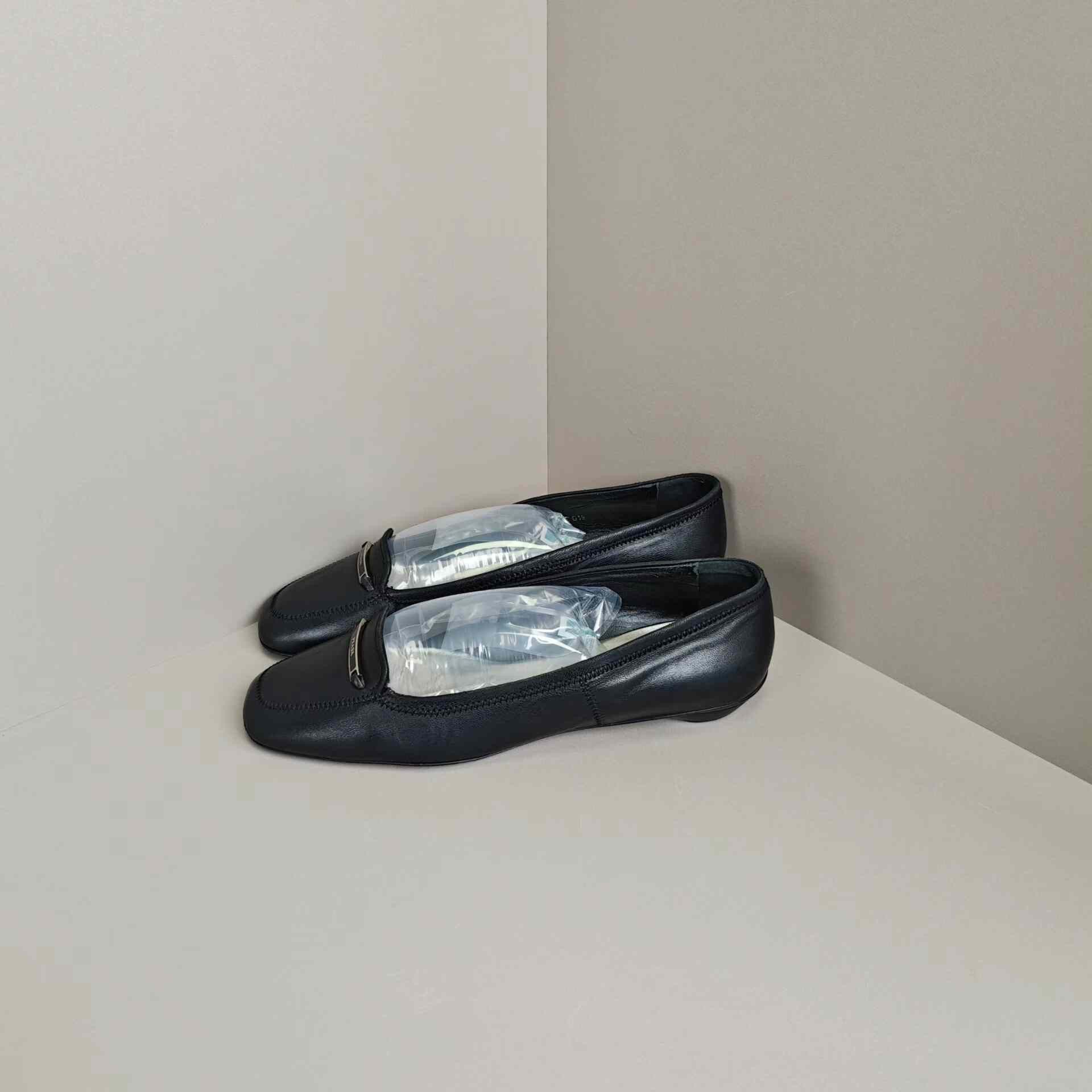 Prada Prada Casual Lowtop Sneakers us_6 Women Size US 6 / IT 36 - 1 Thumbnail