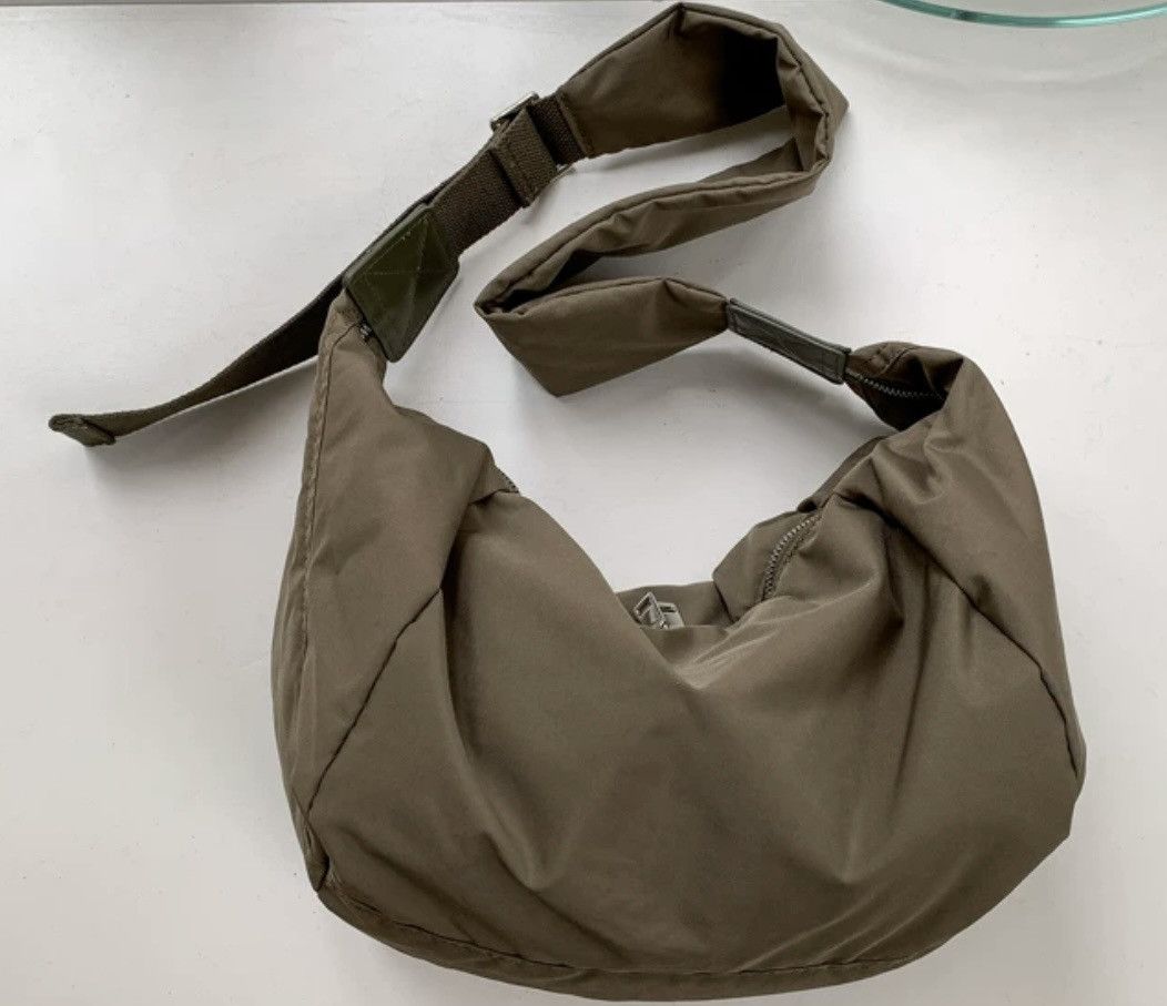Japanese Brand × Vintage Outdoor retro puffer hobo bag shoulder messenger bag Size ONE SIZE - 4 Thumbnail