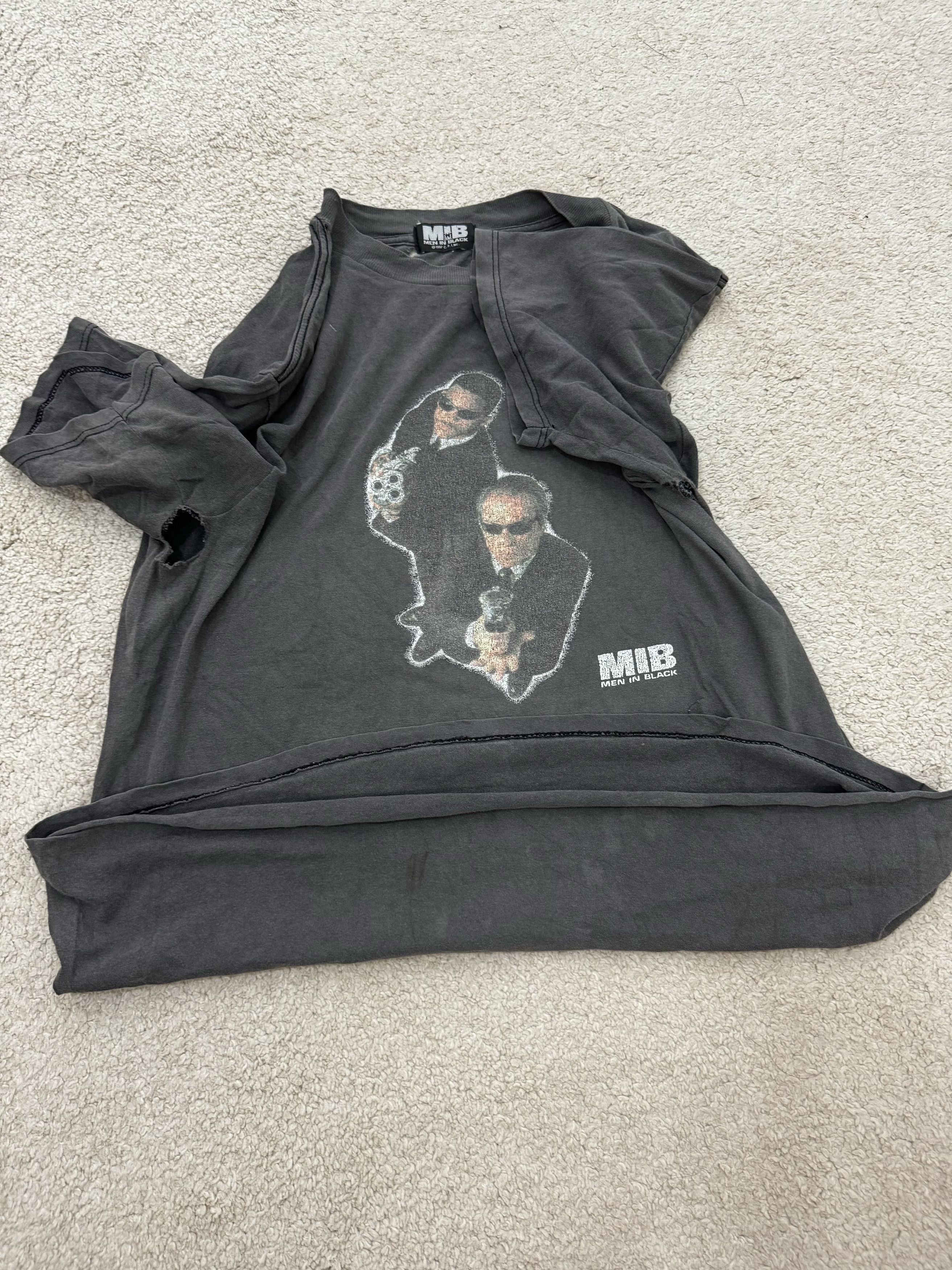 Vintage Vintage 1997 Men In Black Movie Tee Size US L / EU 52-54 / 3 - 7 Thumbnail
