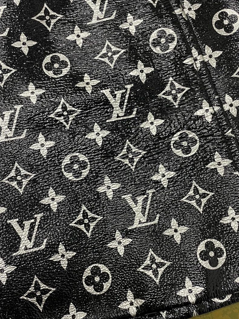 Louis Vuitton Louis Vuitton Black with white presbyopic full logo leathe Size 35" - 2 Thumbnail