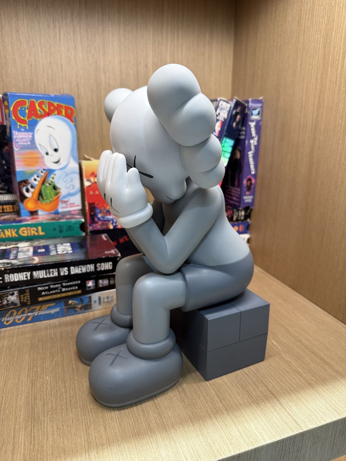 Kaws 2013 Kaws Passing Through Companion Gray Figure with Box Size ONE SIZE - 4 Thumbnail
